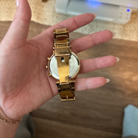 Michael Kors Rose Gold Watch used! No extra links! - Picture 3 of 3